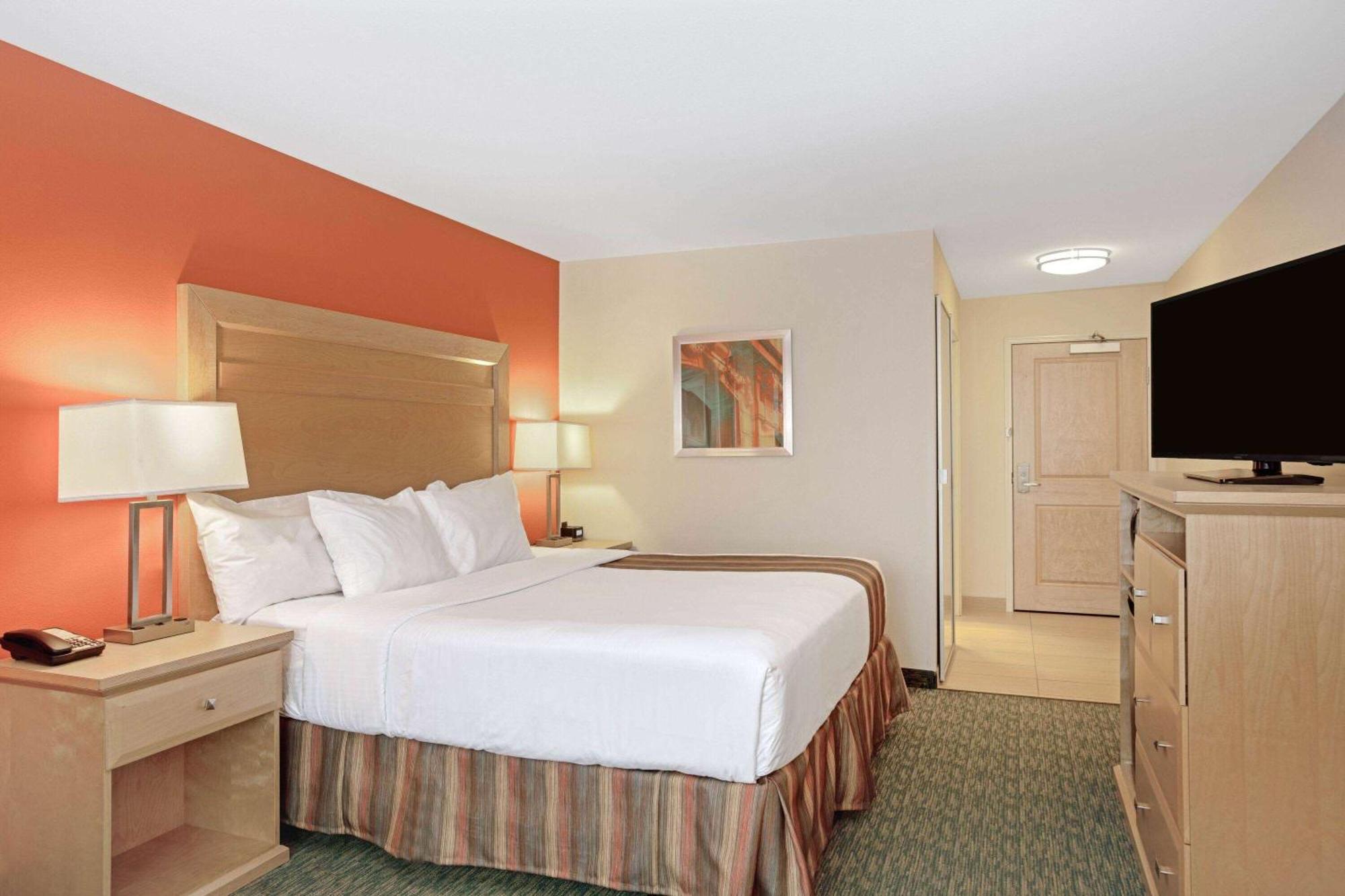 Hotel La Quinta By Wyndham Grand Forks Exterior foto